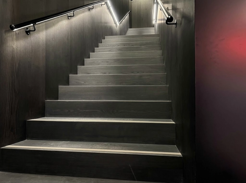 Détail marche escalier acier